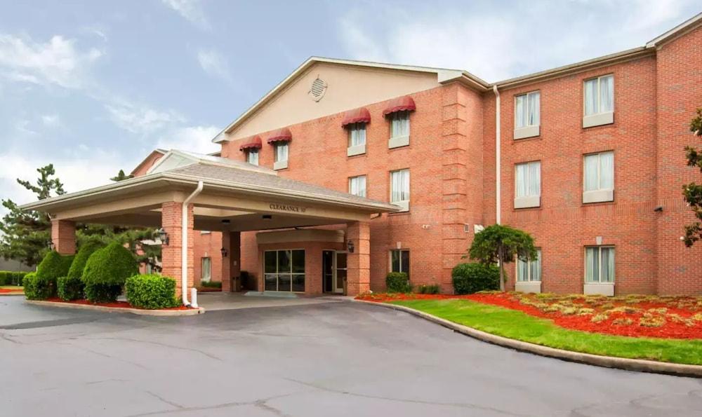 Quality Inn & Suites Germantown North Exterior photo