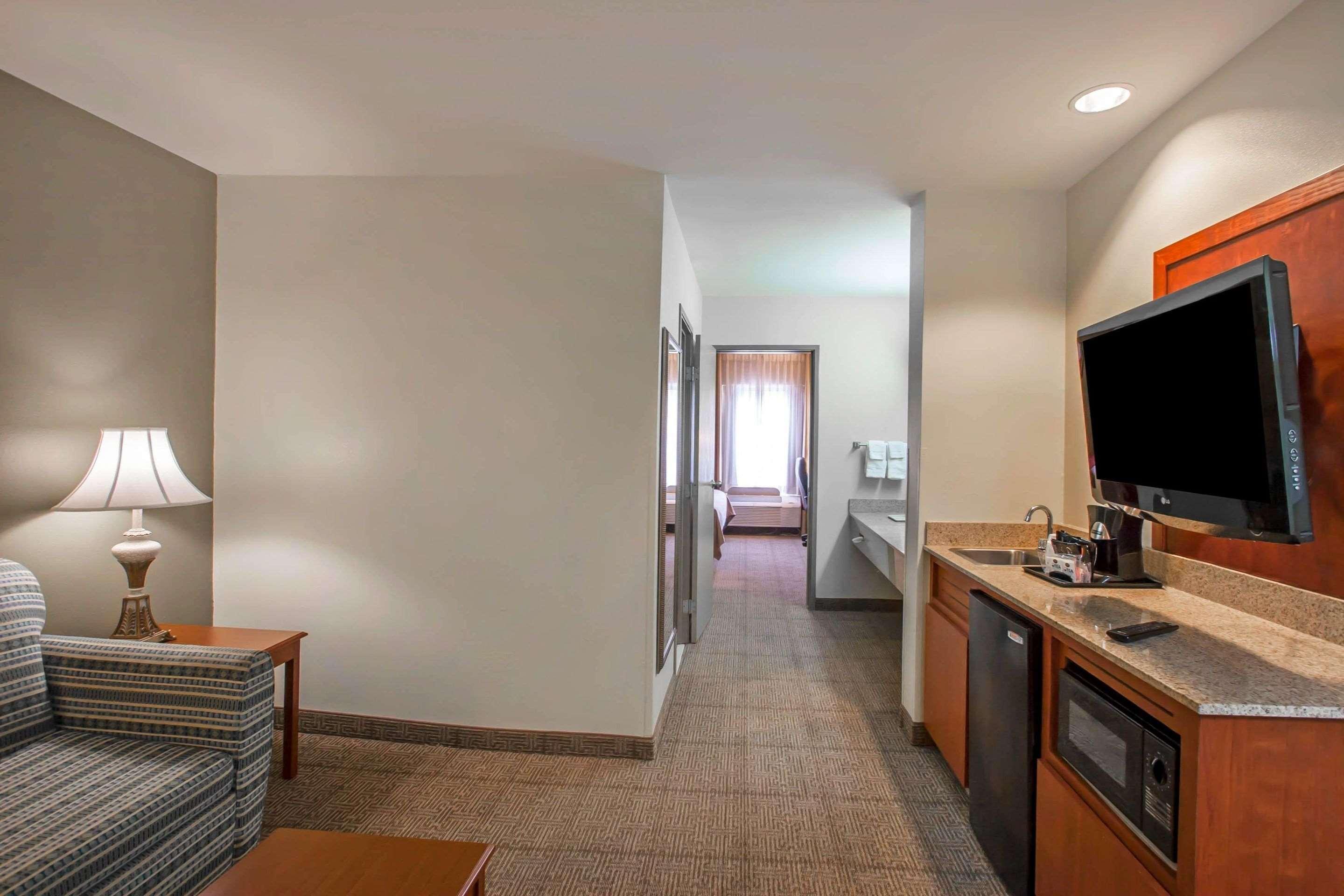 Quality Inn & Suites Germantown North Exterior photo