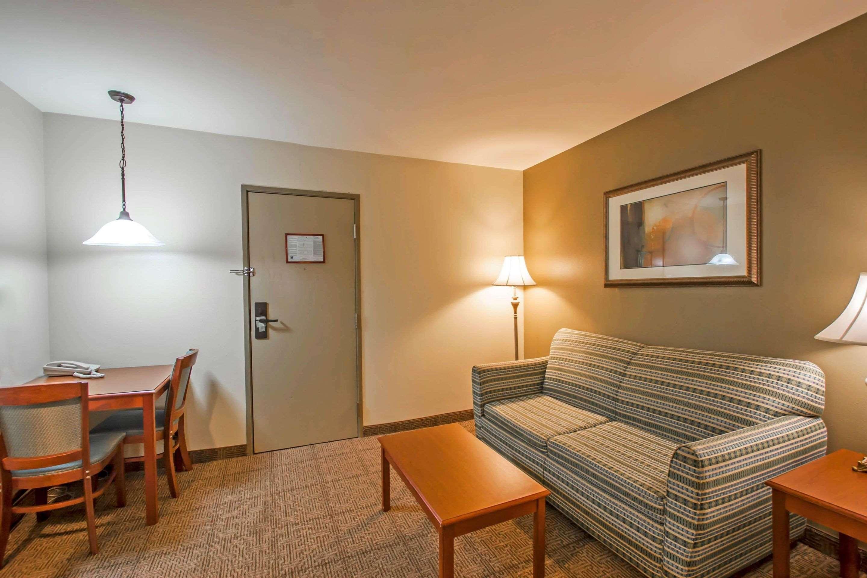 Quality Inn & Suites Germantown North Exterior photo