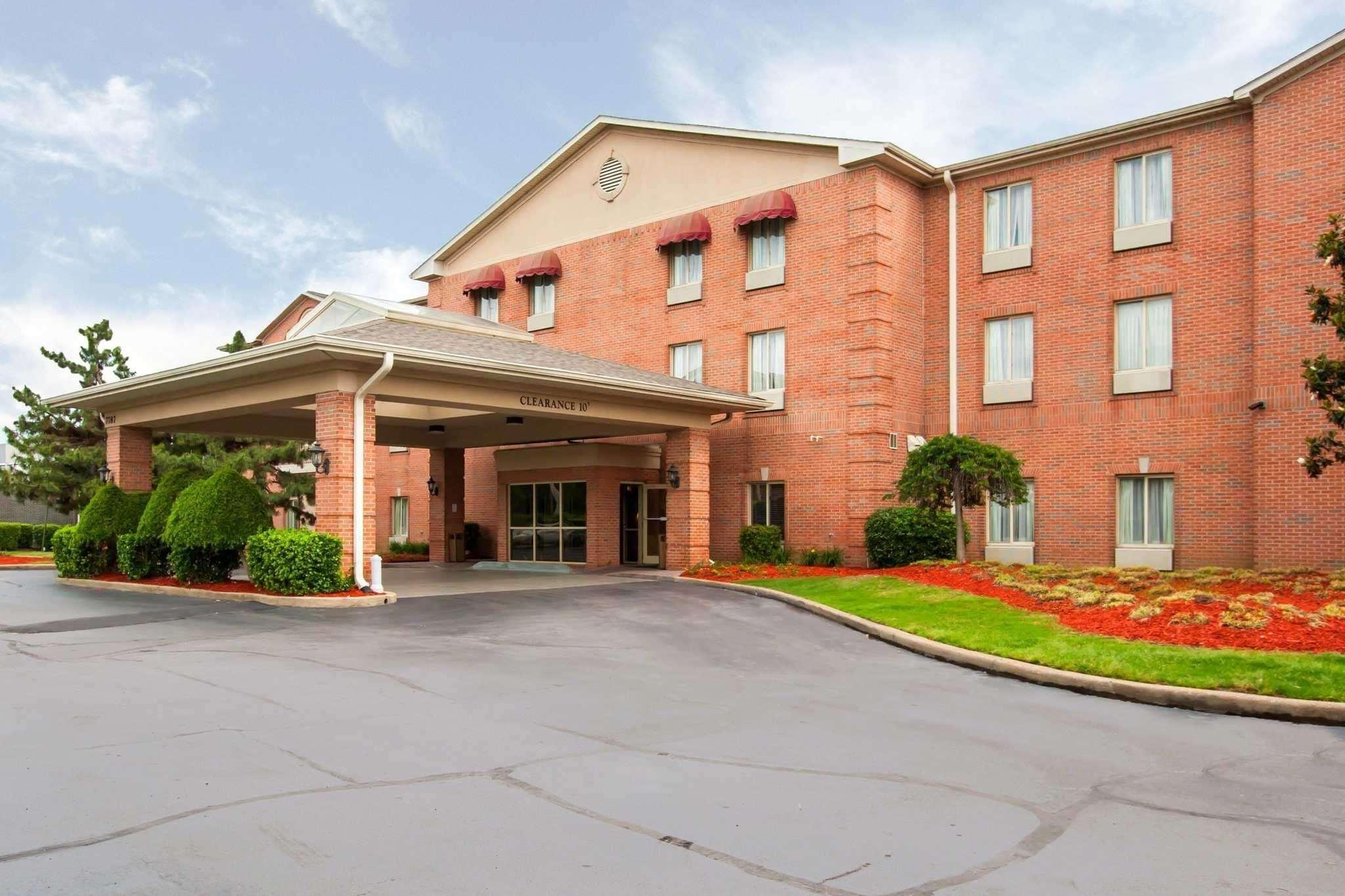 Quality Inn & Suites Germantown North Exterior photo