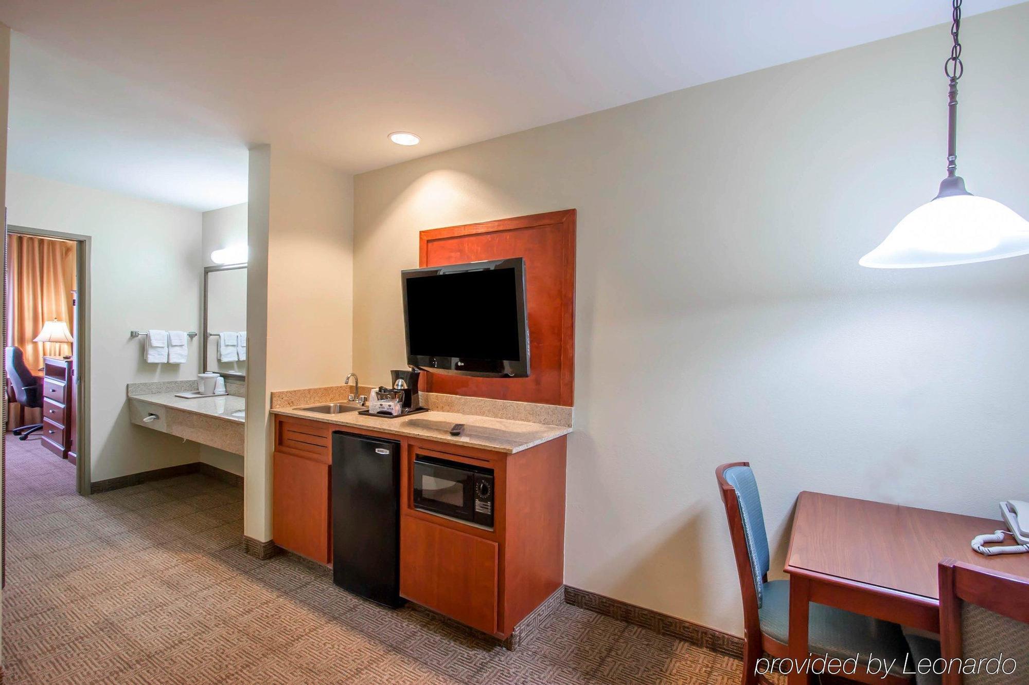 Quality Inn & Suites Germantown North Exterior photo