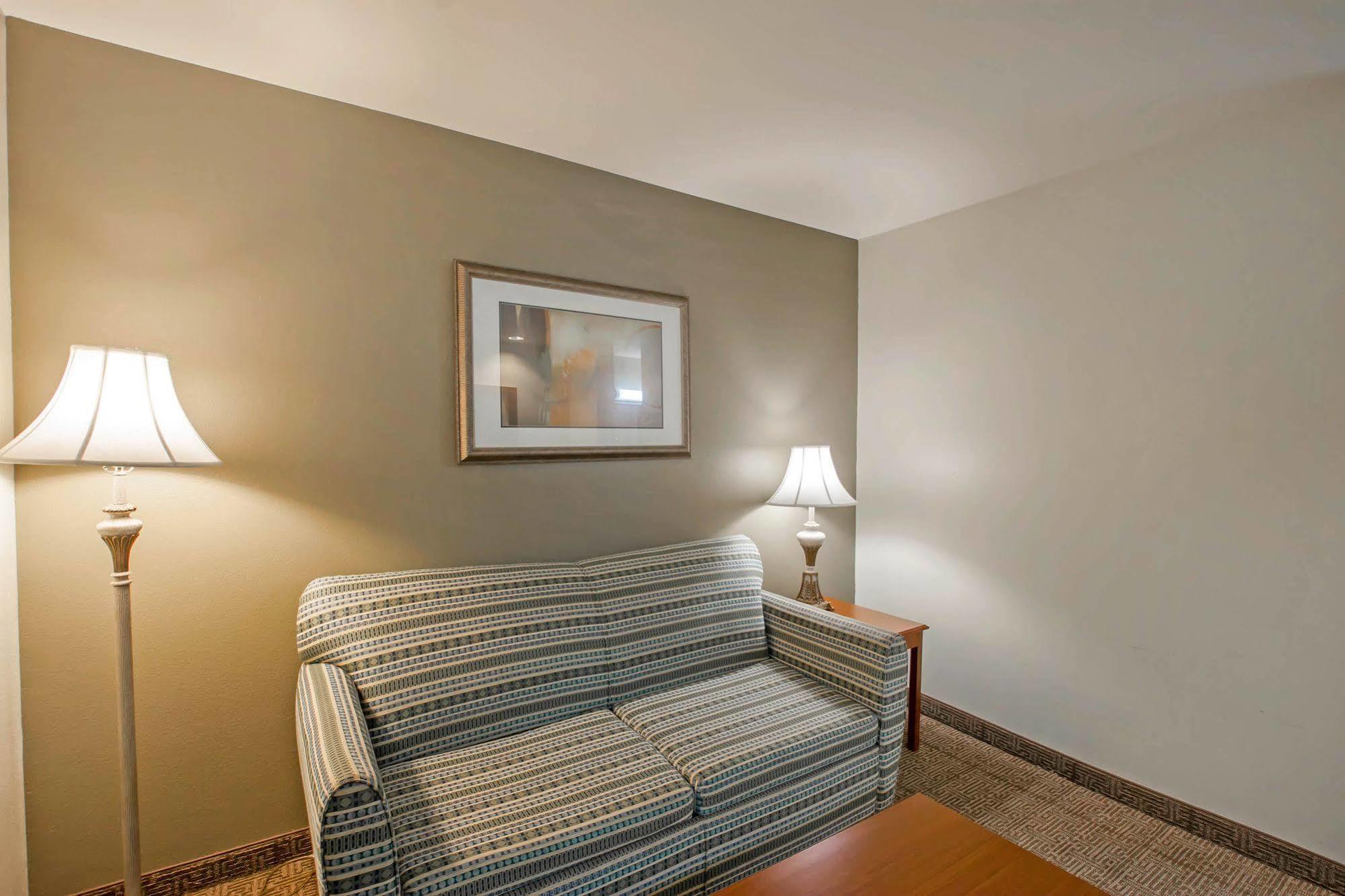 Quality Inn & Suites Germantown North Exterior photo