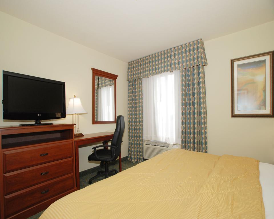 Quality Inn & Suites Germantown North Room photo